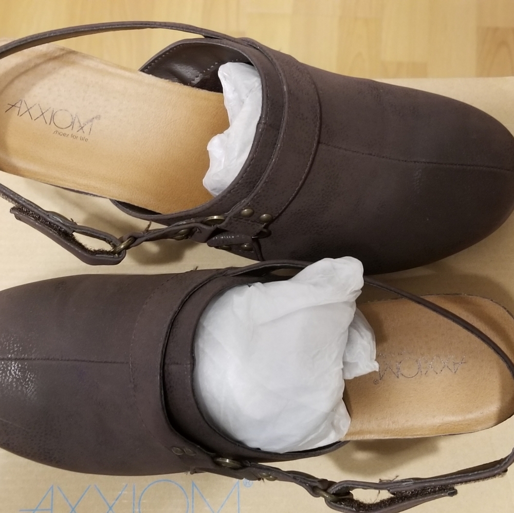 Brown clogs - Picture 2 of 4